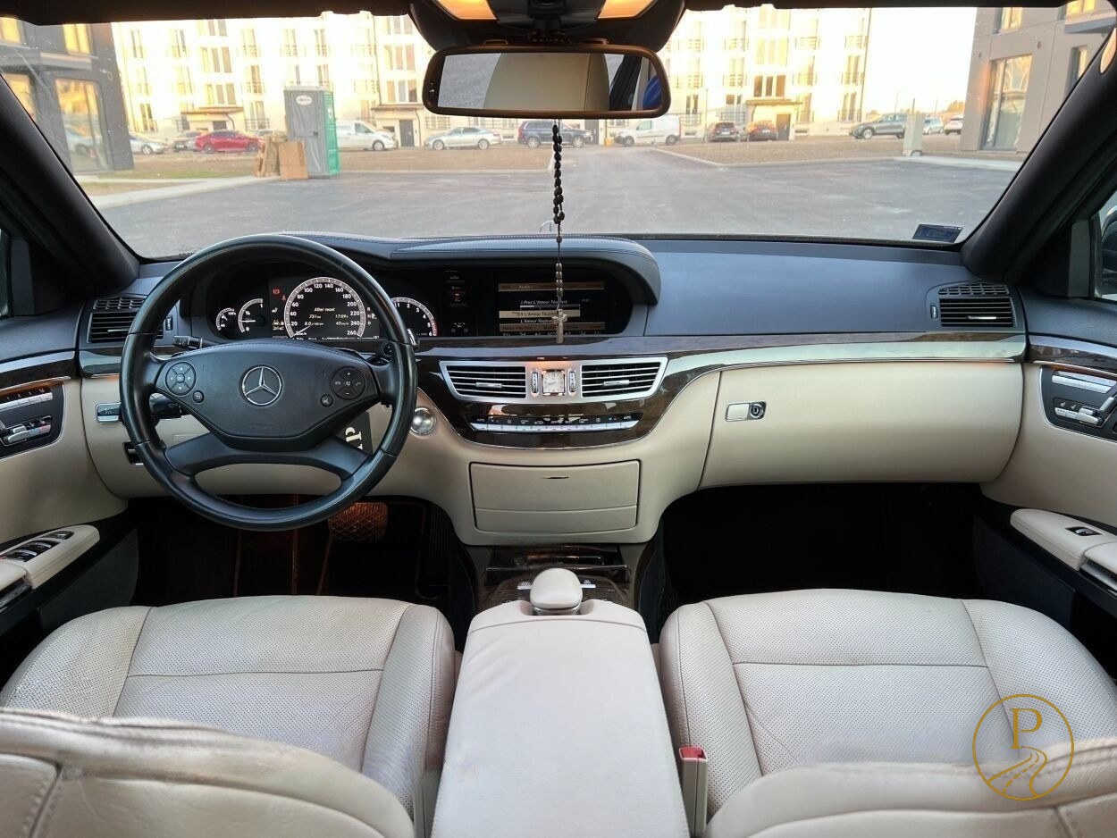 Mercedes-Benz S350 Long juhikoht ja armatuur